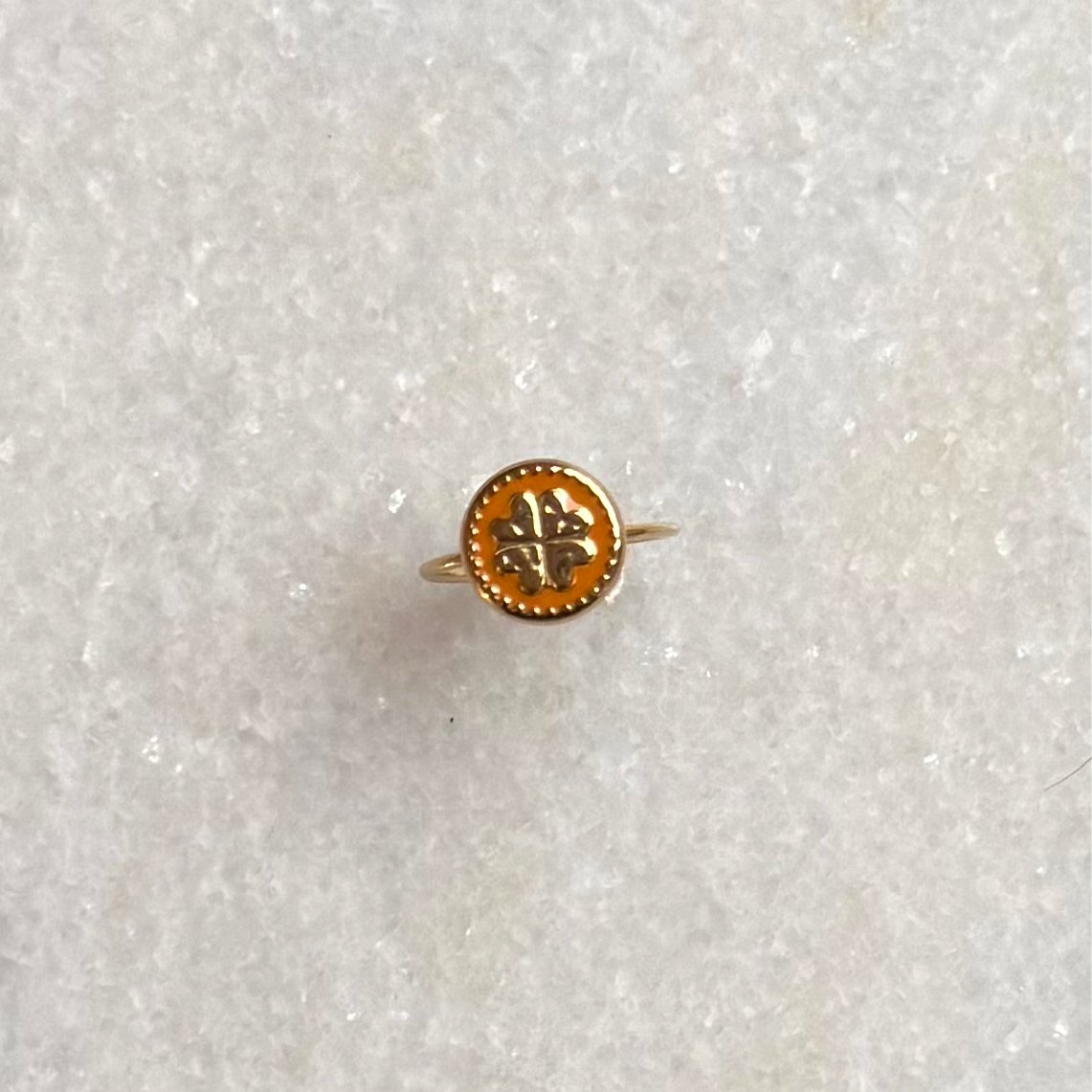 Gouden ring met klaver | BY BLOOM ring kopen online