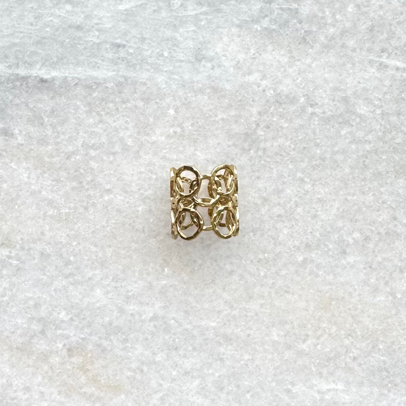 Gouden statement ring | BY BLOOM stainless steel ringen kopen | Online sieraden bestellen