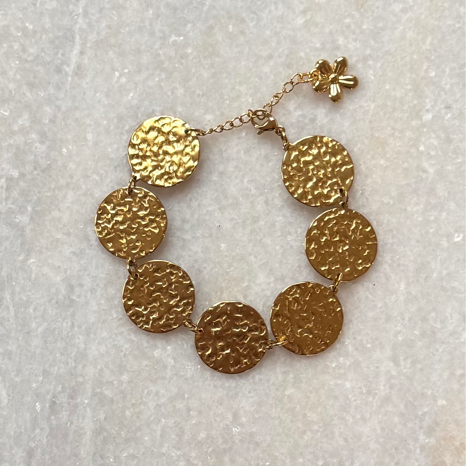 Gouden armband met munten | Coin bracelet | Stainless Steel armband kopen | BY BLOOM