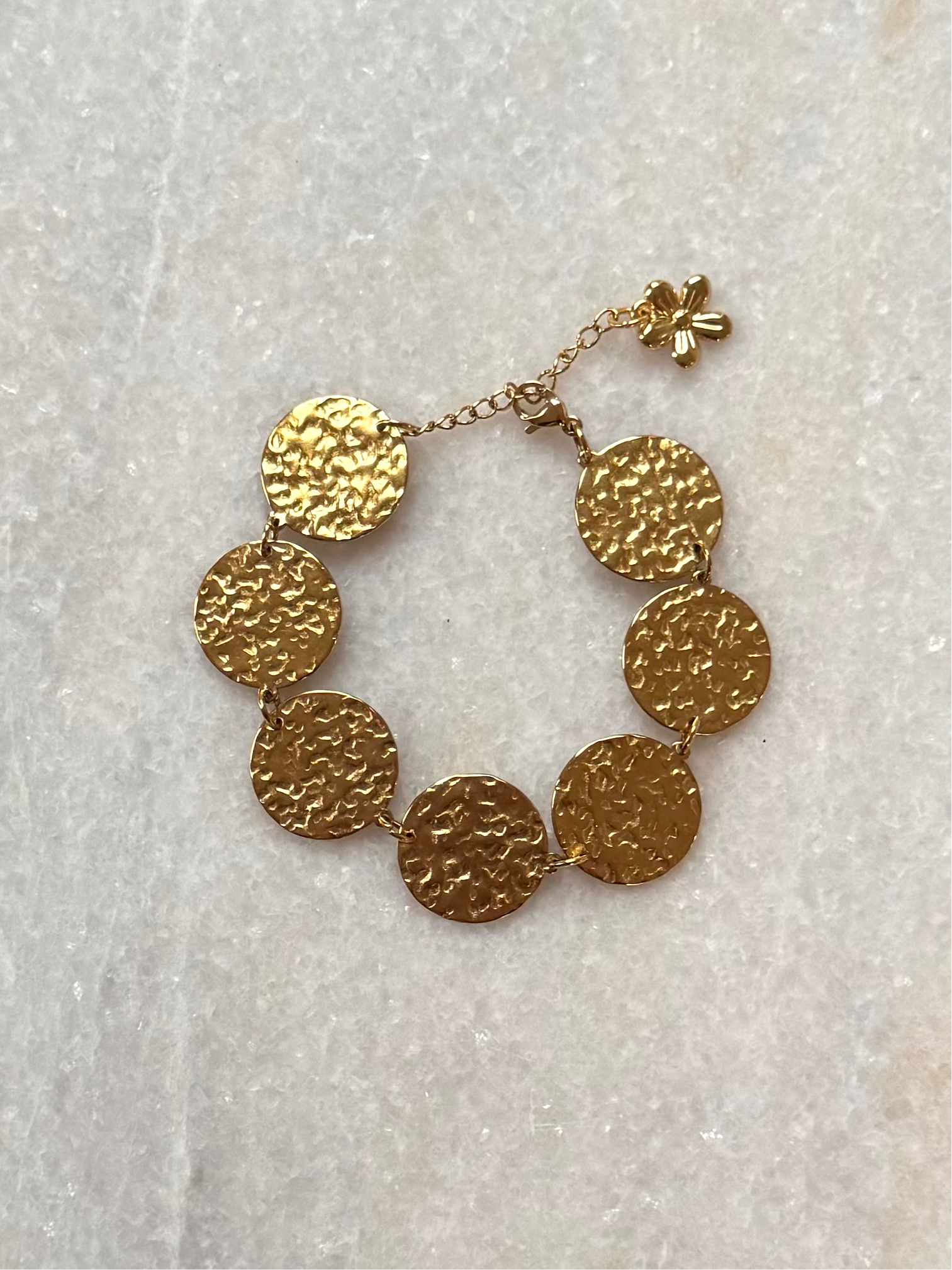 Gouden armband met munten | Coin bracelet | Stainless Steel armband kopen | BY BLOOM