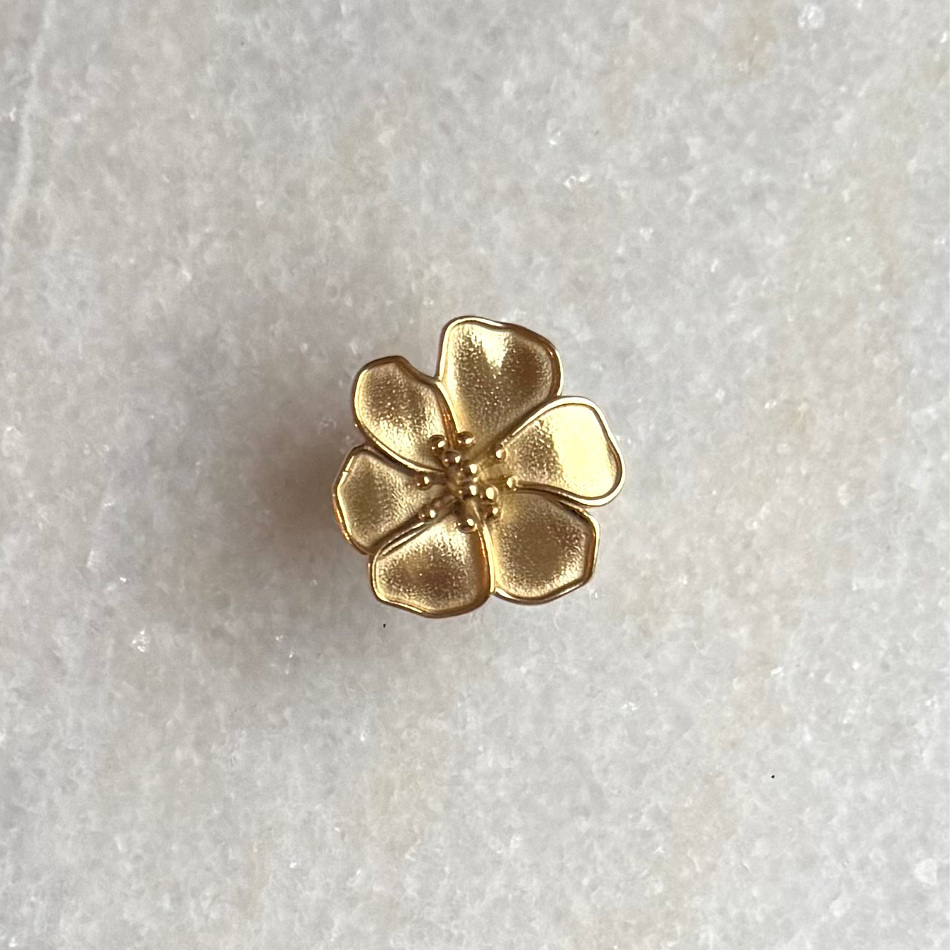 Statement ring met bloem | Gouden bloemen ring | BY BLOOM