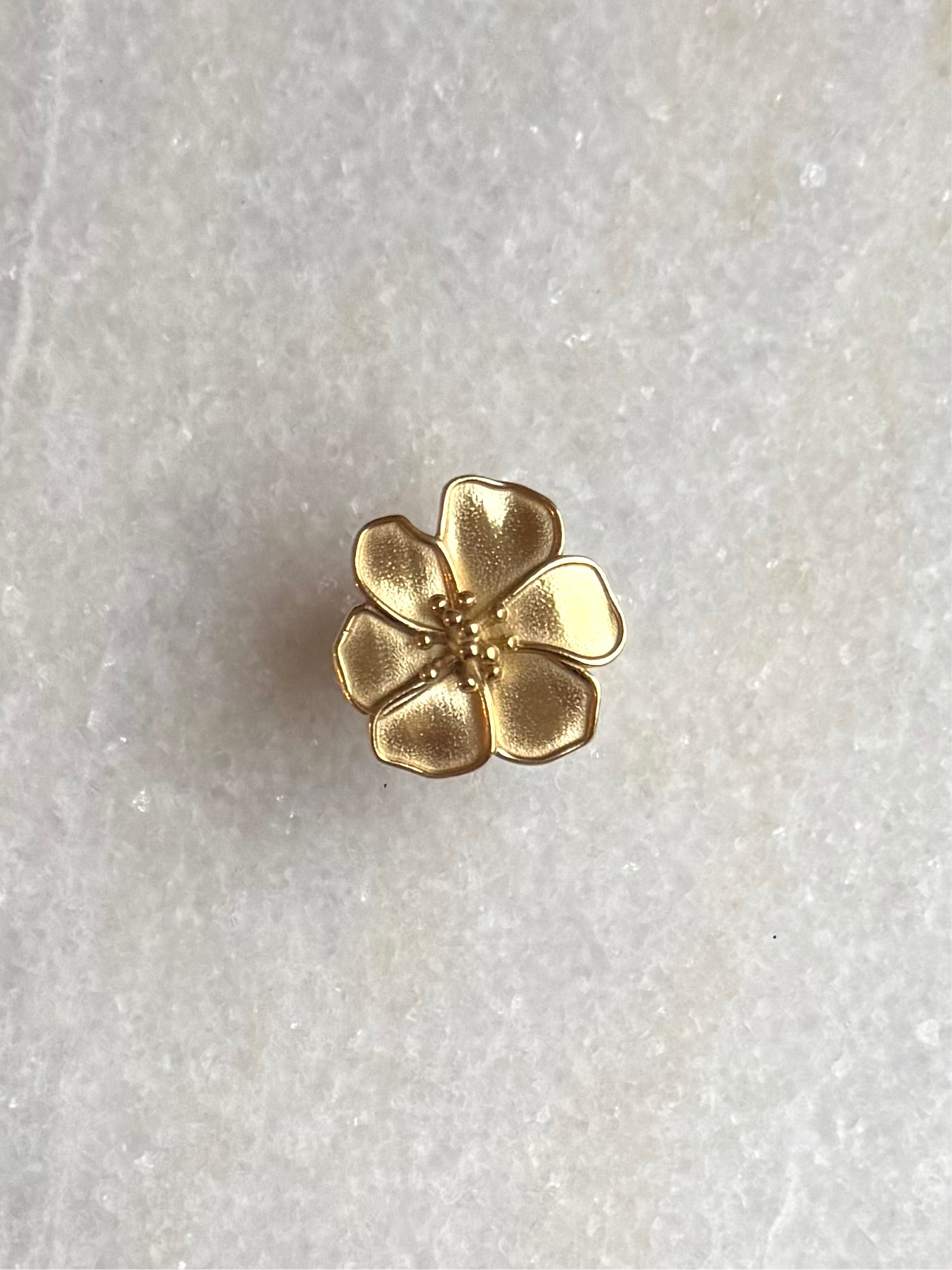 Statement ring met bloem | Gouden bloemen ring | BY BLOOM