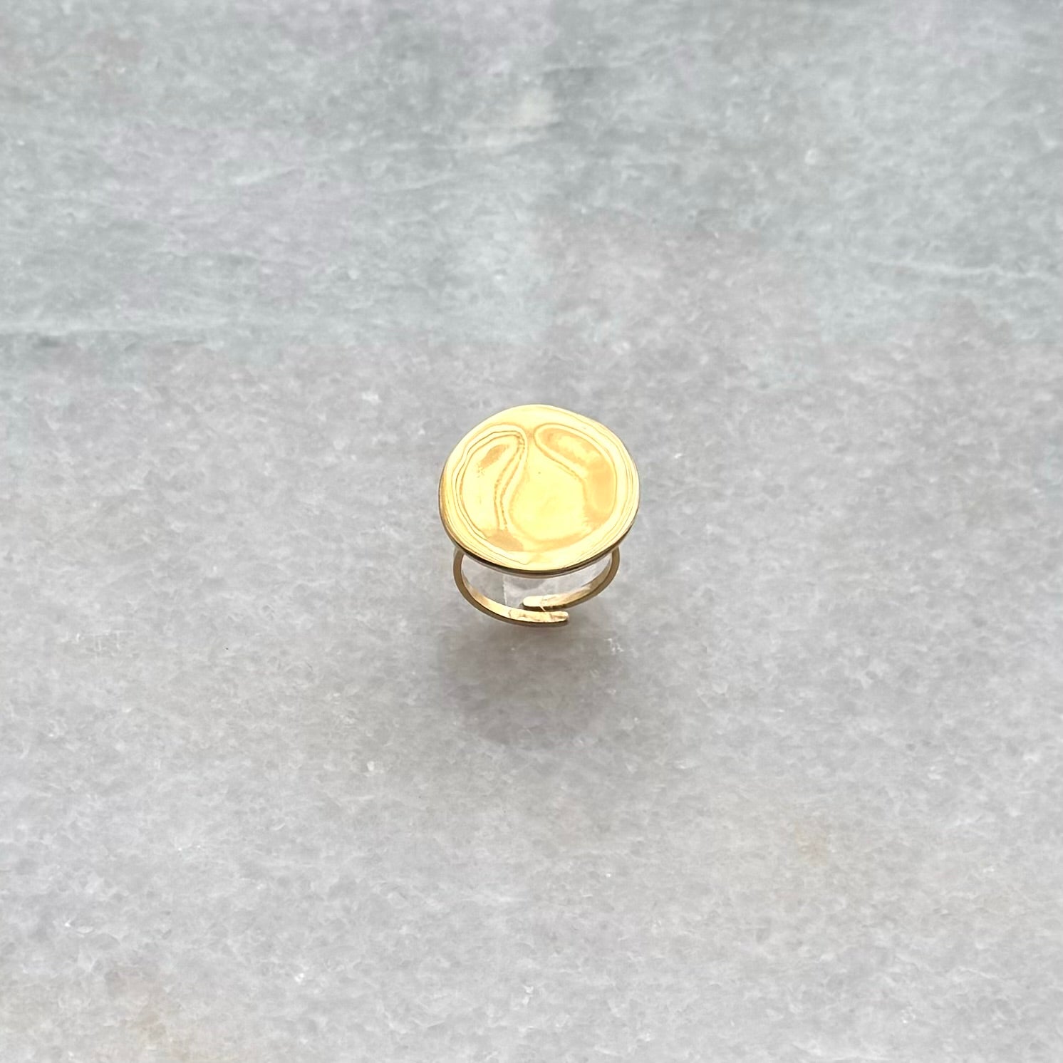 Goude coin ring kopen bij BY BLOOM | Roestvrijstalen ringen kopen online
