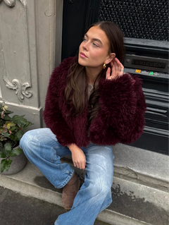 Berry Jacket | Bordeaux jasje met haren | Dameskleding kopen | Faux fur bordeaux jasje