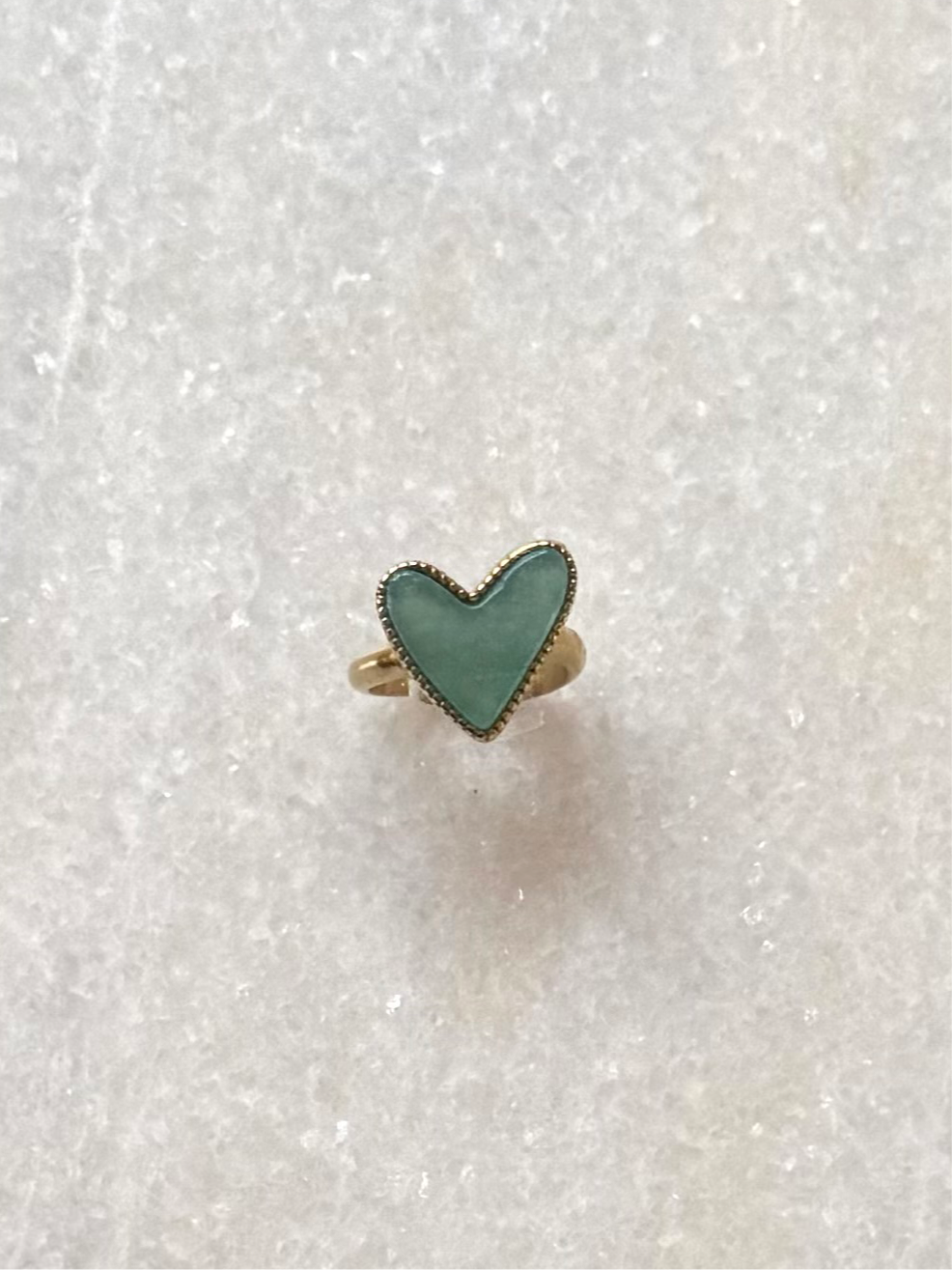 Gouden ring met hartje en natuursteen | Stainless teel ring kopen online | BY BLOOM sieraden