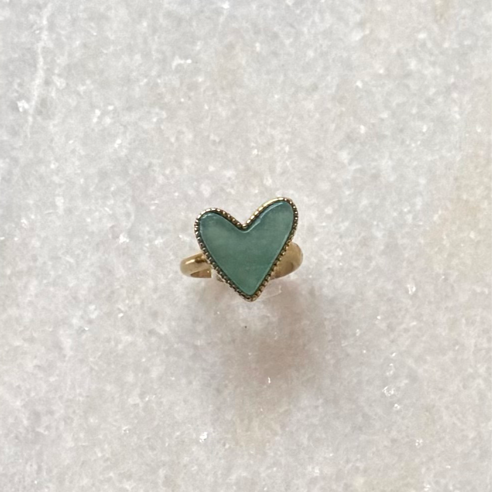 Gouden ring met hartje en natuursteen | Stainless teel ring kopen online | BY BLOOM sieraden