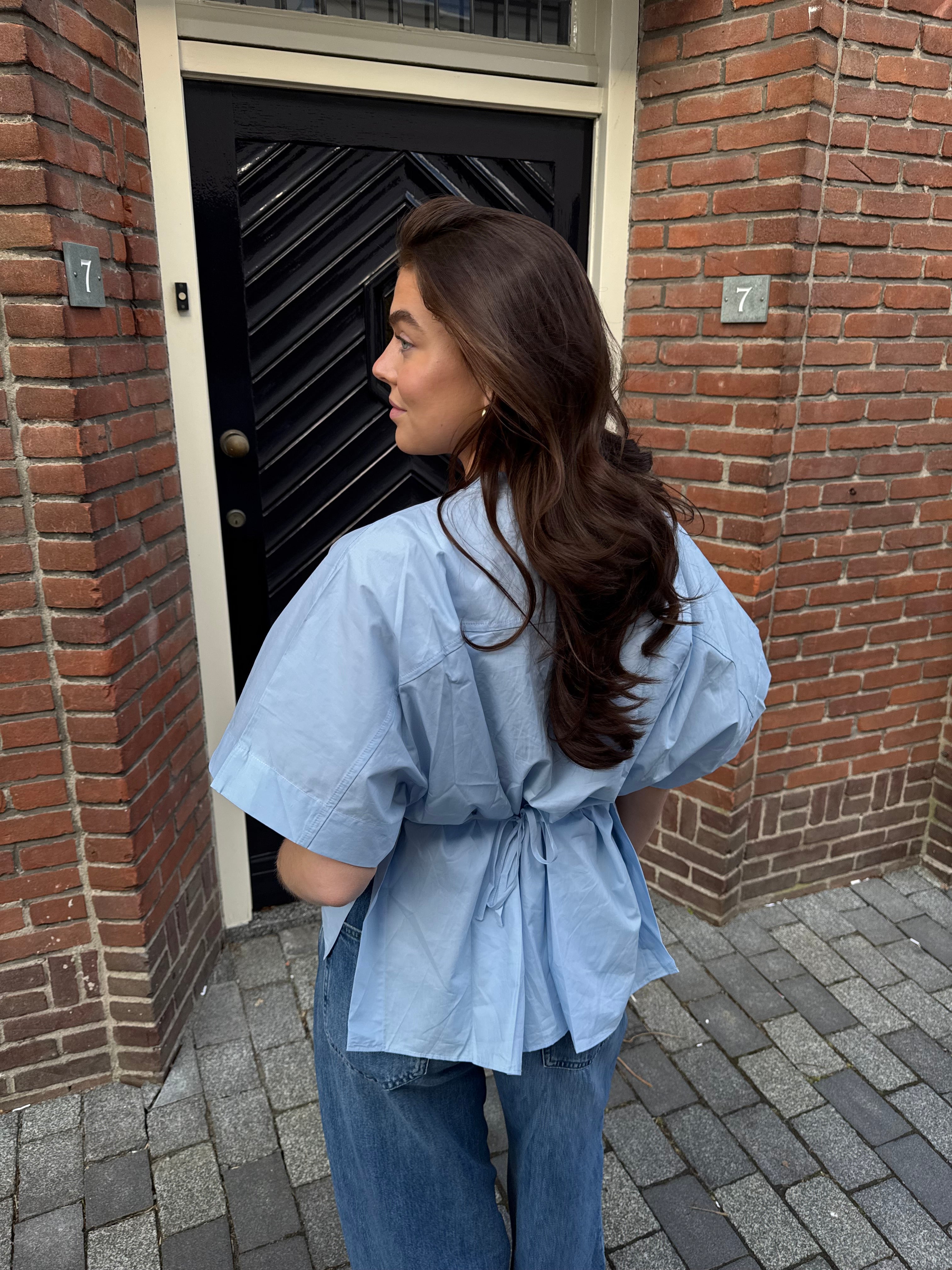 Lichtblauw blouse | Getailleerde blouse met strik